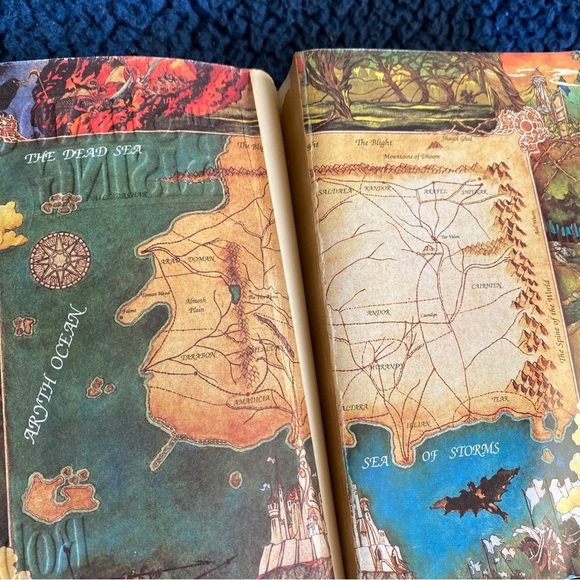 Wheel of Time Books 3, 4, & 5 by Robert Jordan - Picture 5 of 8